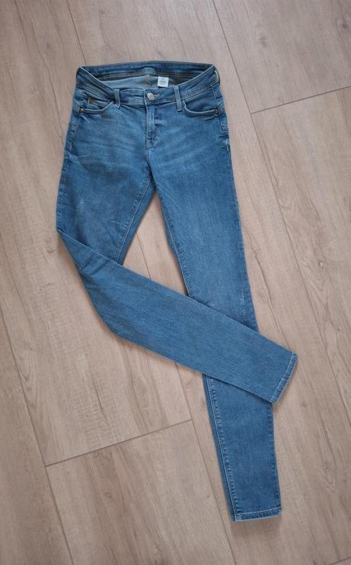 H&M low waist jeans jegging spijkerbroek xs 32 W25 blauw, Kleding | Dames, Spijkerbroeken en Jeans, Zo goed als nieuw, W27 (confectie 34) of kleiner