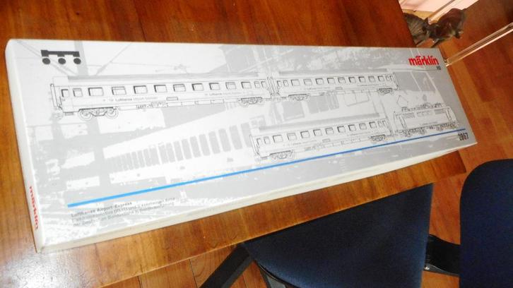 MARKLIN 2867 LUFTHANSA AIRPORT EXP. met loc 111+ 3 coupe w., Hobby en Vrije tijd, Modeltreinen | H0, Nieuw, Treinset, Wisselstroom