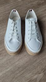 Nieuwe Tommy Hilfiger witte sneaker maat 40, Wit, Nieuw, Ophalen of Verzenden, Sneakers of Gympen