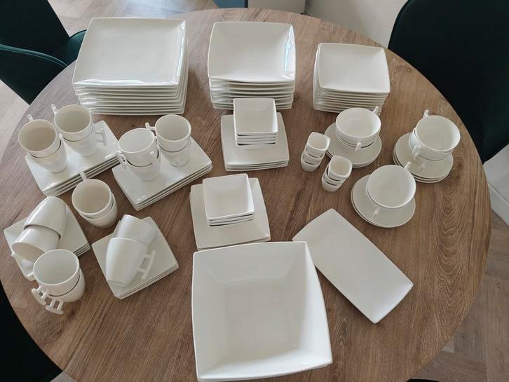 Yong Squito Servies - Compleet, New Bone China, Huis en Inrichting, Keuken | Servies, Ophalen