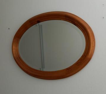 Hal Spiegel, ovaal, grenen, met facet rand, plm 75 x 50 cm beschikbaar voor biedingen