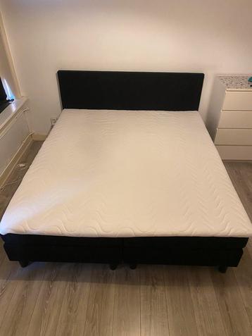 Tweeperdoons bed 180x200(boxspring) beschikbaar voor biedingen