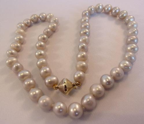 Lichtgrijs parelcollier met bicolor 14 karaat gouden slot, Sieraden, Tassen en Uiterlijk, Kettingen, Zo goed als nieuw, Goud, Grijs