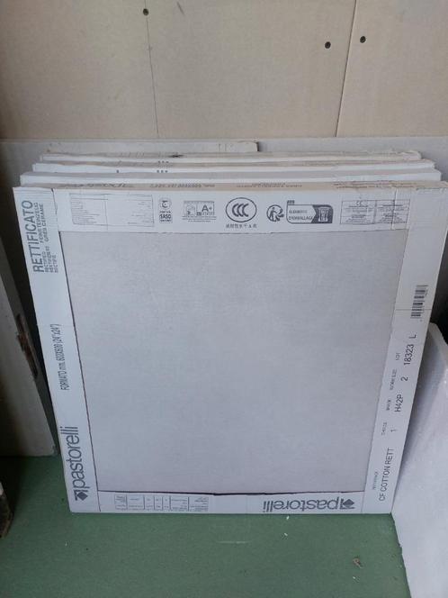 16 licht grijze vloer- en wandtegels 60x60, Doe-het-zelf en Verbouw, Tegels, Nieuw, Vloertegels, Keramiek, 60 cm of meer, 60 cm of meer