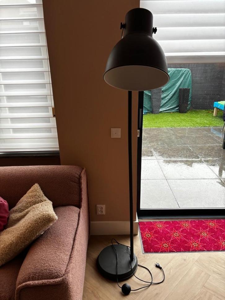 2 ikea Hektar staande lampen, Huis en Inrichting, Lampen | Vloerlampen, Zo goed als nieuw, 150 tot 200 cm, Overige materialen