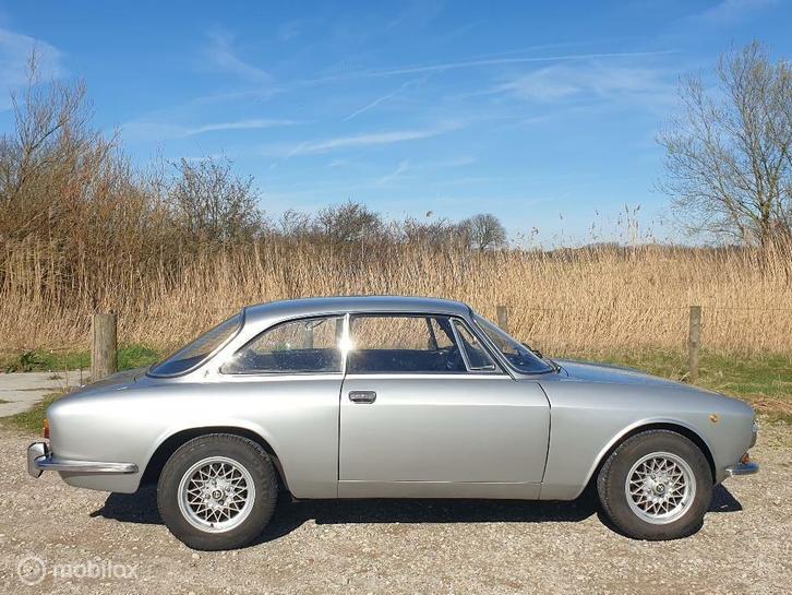 Alfa Romeo GT 1300 (Bertone) met 2.0 motor, Auto's, Alfa Romeo, Bedrijf, Te koop, GT, Benzine, Overige carrosserieën, Handgeschakeld