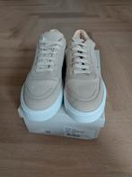Zandkleurige leren sneaker maat 40 Deabused, Beige, Nieuw, Ophalen of Verzenden, Sneakers of Gympen