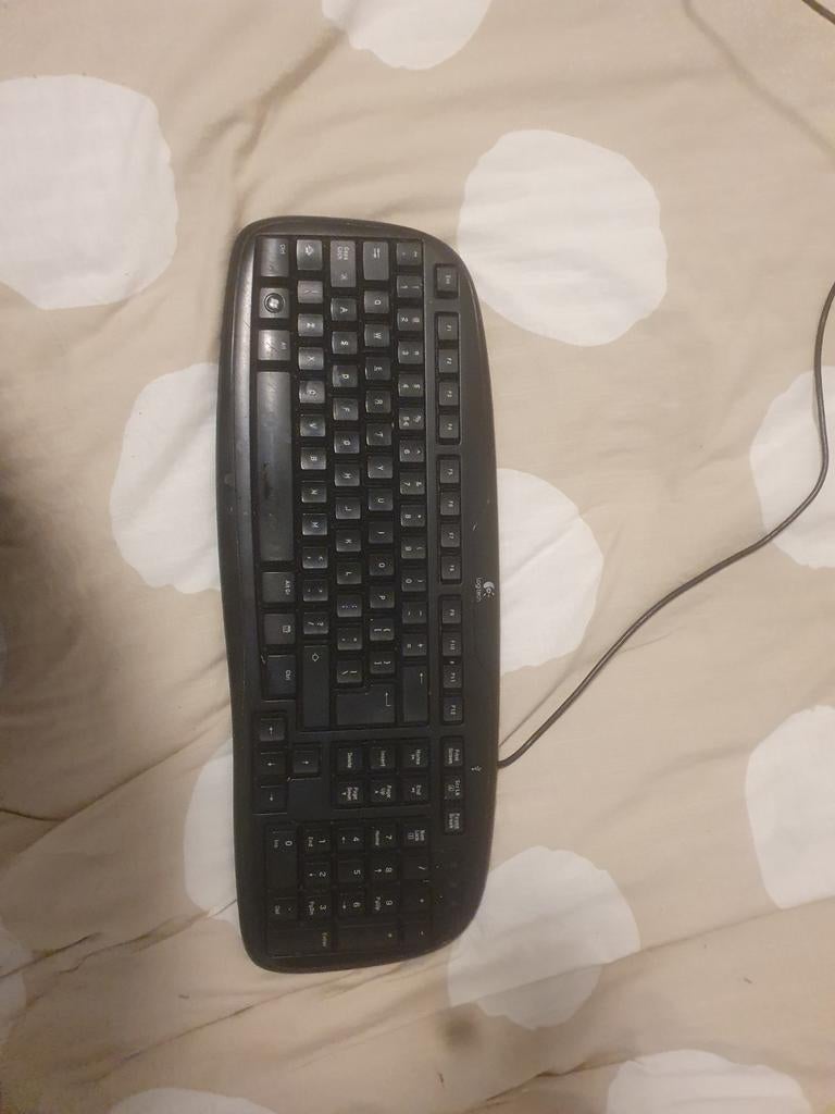 Logitech K120 Toetsenbord - Bedraad, Gebruikt, Multimediatoetsen, Logitech, Ophalen of Verzenden