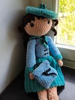 Gehaakte pop in Japans schooluniform, met accessoires, Ophalen of Verzenden, Nieuw, Overige typen