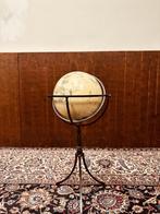 Klassieke Globe op Gietijzeren Staander, Antiek en Kunst, Ophalen