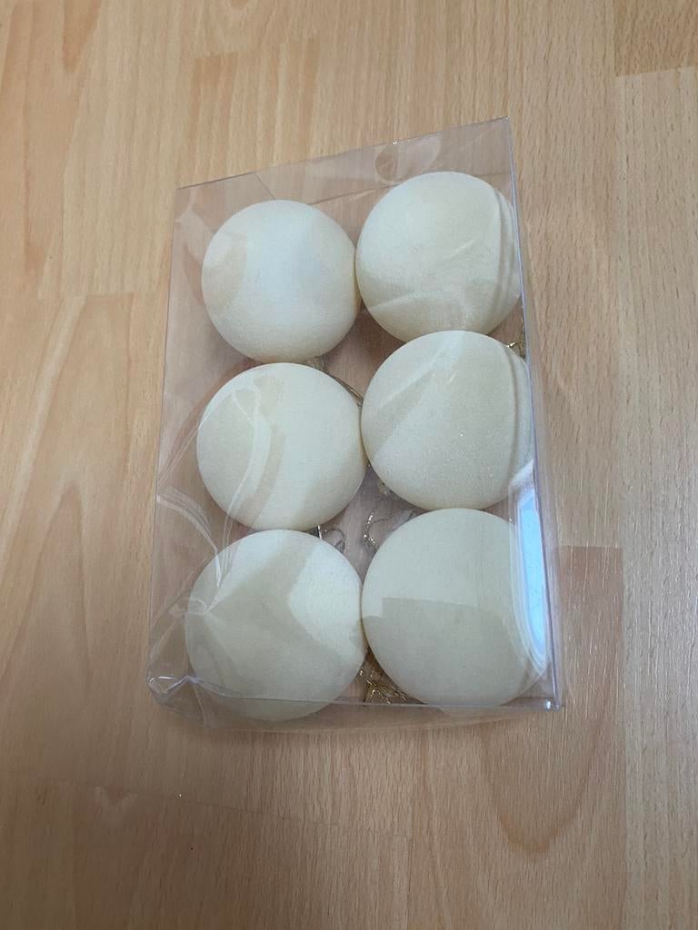 Nieuw! Creme velvet kerstballen, Diversen, Kerst, Ophalen of Verzenden, Nieuw