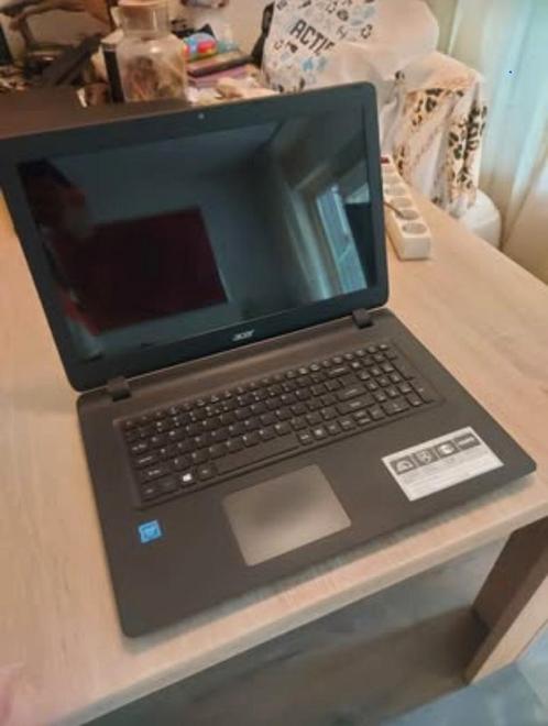 Z.G.A.N 17.3 quad core  4gb ram  goede accu  ( met foutje), Computers en Software, Windows Laptops, 17 inch of meer, 2 tot 3 Ghz