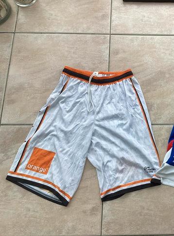 Basketbal short “Orange Game” beschikbaar voor biedingen