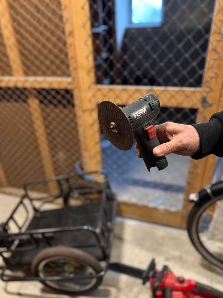 FERM AX Power Mini Haakse Slijper - Inclusief Accu en Lader, Ophalen, Zo goed als nieuw, Minder dan 700 watt, Haakse handslijpmachine