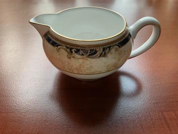 Wedgwood cornucopia roomkan / porselein / blauw/goud beschikbaar voor biedingen