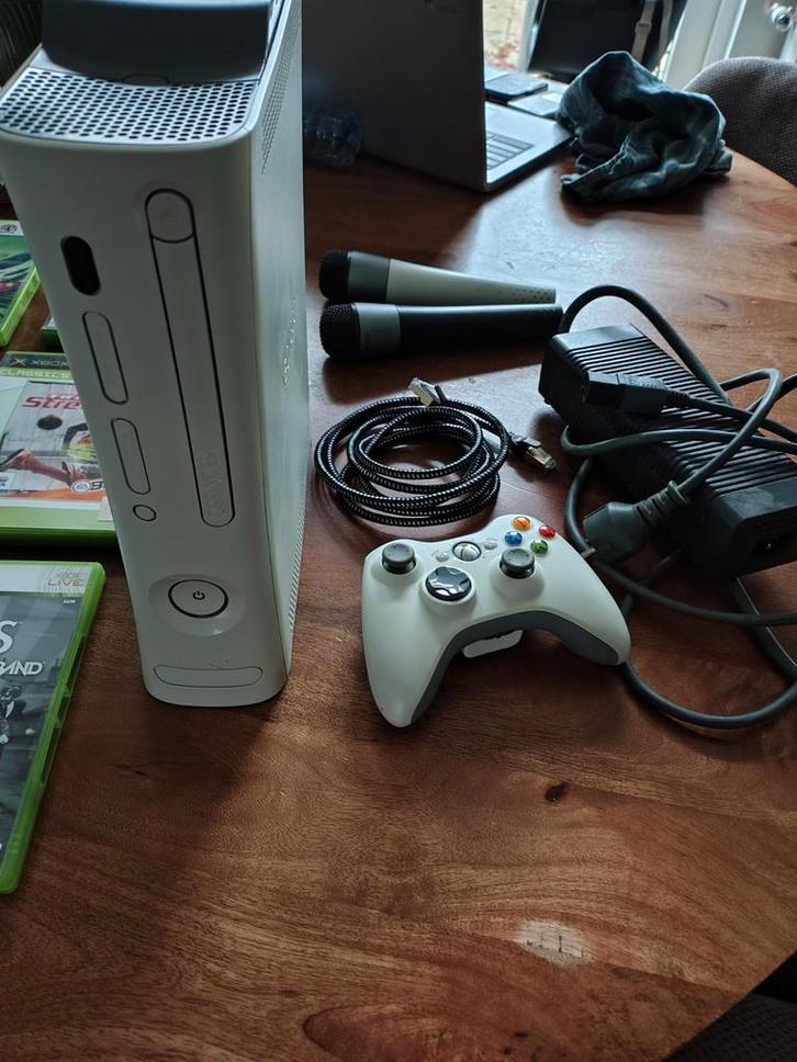 Xbox 360 wit met spelen microfoon en controle, Spelcomputers en Games, Spelcomputers | Xbox 360, Gebruikt, 60 GB, 360 Pro of Premium