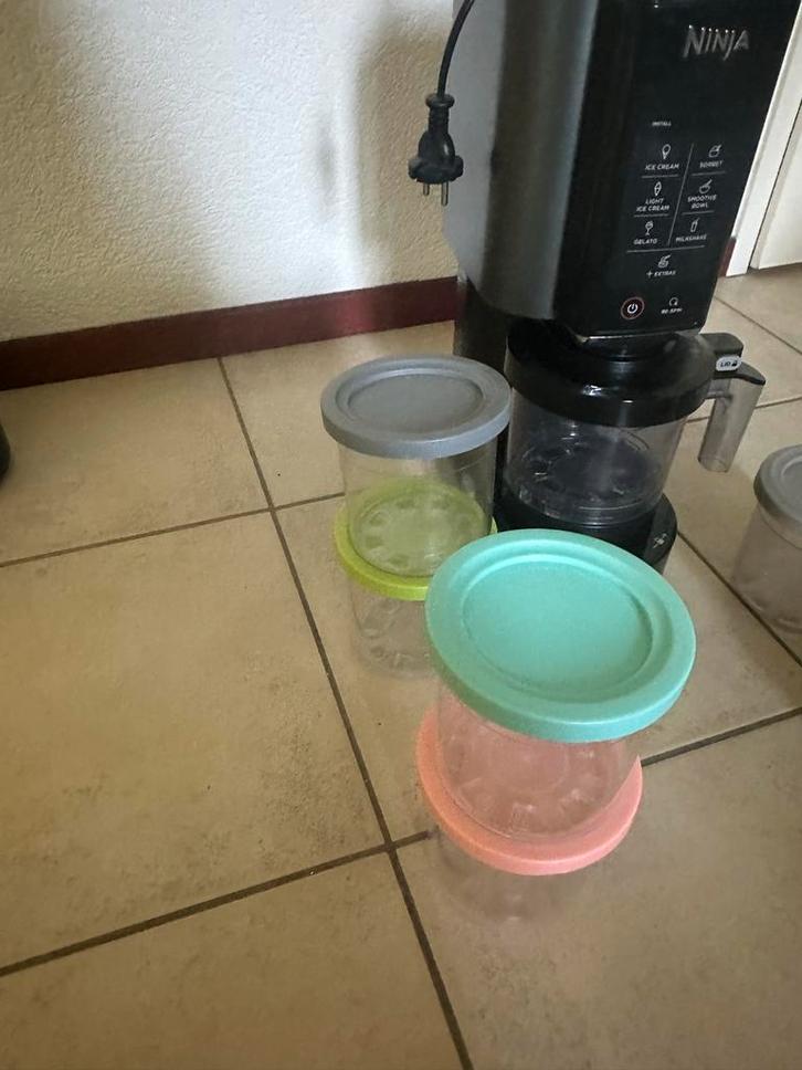Ninja Creami ijsmachine + 7 bakjes, Witgoed en Apparatuur, IJsmachines, Zo goed als nieuw, Zelfvriezend, Ophalen