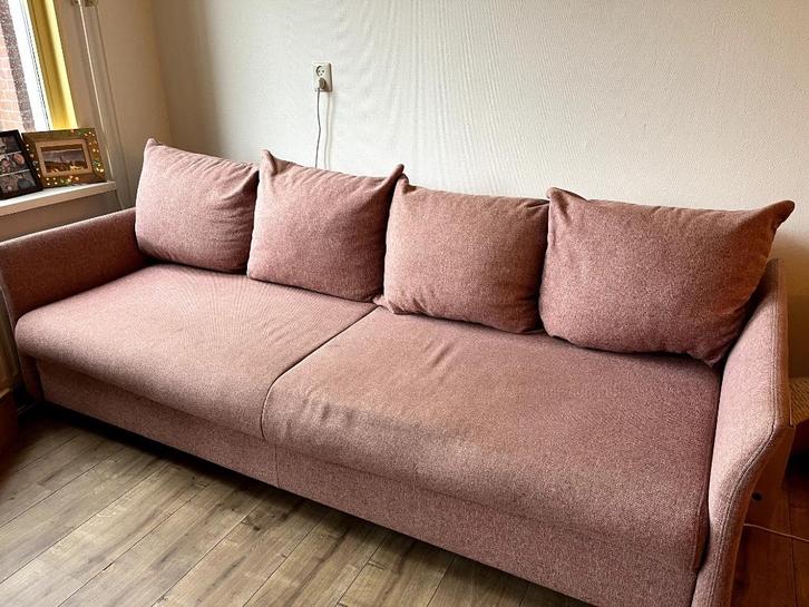 Bank - Roze - Gebruikt - GRATIS af te halen, Huis en Inrichting, Banken | Bankstellen, Gebruikt, Rechte bank, Vierpersoons of meer