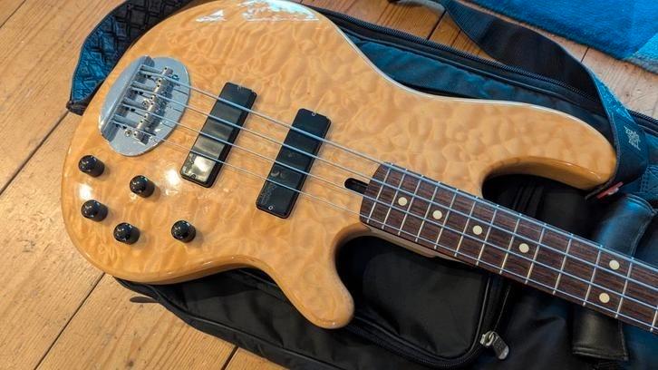 Lakland Skyline 44-01 Basgitaar, super mooi., Muziek en Instrumenten, Snaarinstrumenten | Gitaren | Bas, Zo goed als nieuw, Elektrisch