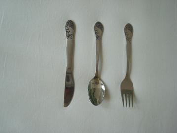 Een oud kinderbestekje eekhoorn 3-delig moderne uitvoering beschikbaar voor biedingen