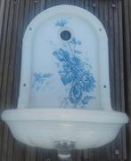 Antiek Fonteintje met Blauw Bloemenmotief, Antiek en Kunst, Antiek | Keramiek en Aardewerk, Ophalen