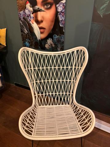 Rotan fauteuil wit – €25 beschikbaar voor biedingen