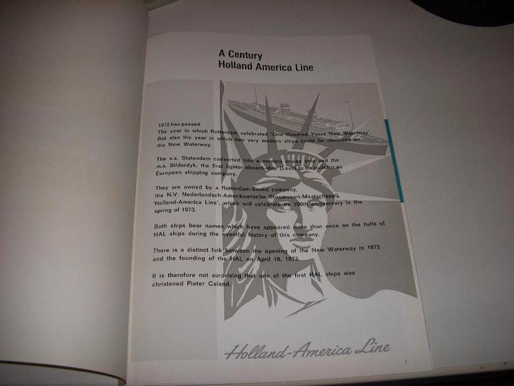 Mooie jubileum uitgave Holland America Line 1873-1973, Verzamelen, Scheepvaart, Gebruikt, Boek of Tijdschrift, Motorboot, Ophalen of Verzenden