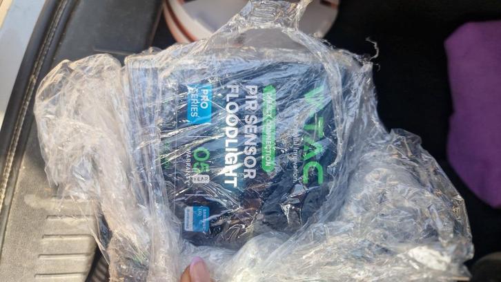 Led schijnwerper Buitenlamp  V TAC met bewegingsensor, Tuin en Terras, Buitenverlichting, Nieuw, Wandlamp, 50 tot 250 watt, Zonne-energie