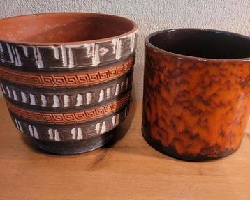 Twee vintage bloempotten samen 25 euro bloempot fat lava Akr beschikbaar voor biedingen