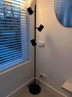 Ikea NYMÅNE Zwarte Staande Lamp, Huis en Inrichting, Lampen | Vloerlampen, Ophalen, Zo goed als nieuw, Metaal, 150 tot 200 cm
