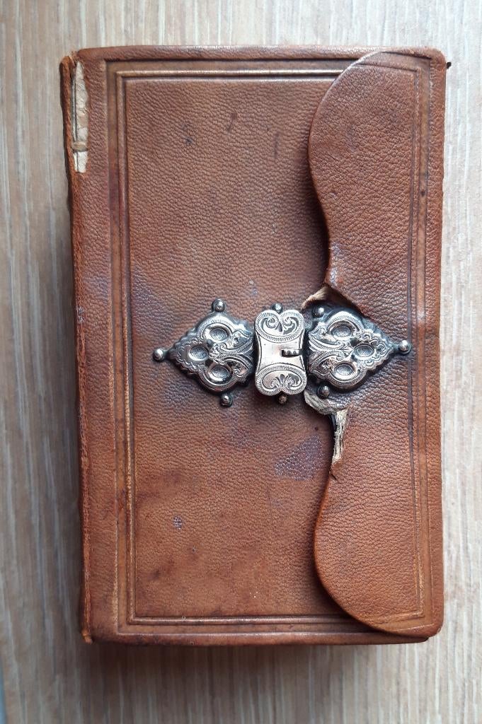 Bijbel met zilveren slot, 1884, Antiek en Kunst, Antiek | Boeken en Bijbels, Ophalen of Verzenden