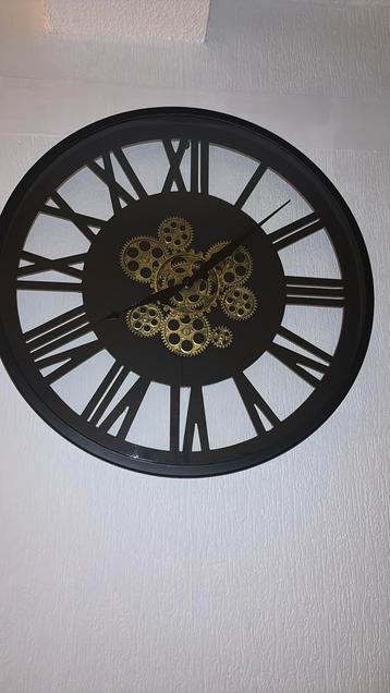 Wandklok beschikbaar voor biedingen