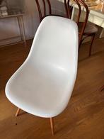 VITRA Eames chairs (black and white) for sale, Huis en Inrichting, Stoelen, Ophalen, Gebruikt, Wit, Twee