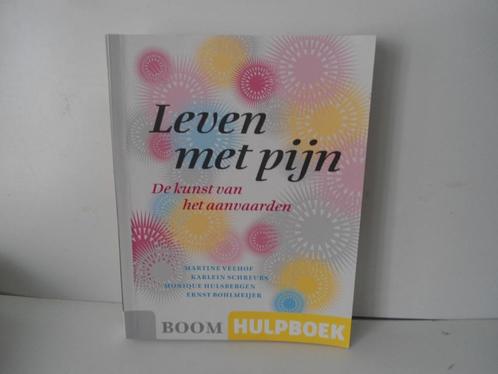 Veehof				Leven met pijn, de kunst van het aanvaarden, Boeken, Psychologie, Zo goed als nieuw, Ophalen of Verzenden