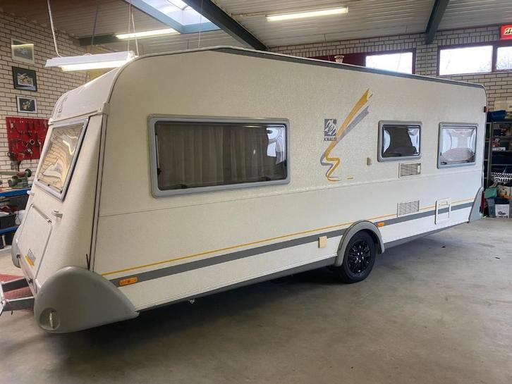 Knaus Sudwind 550 TMK, Caravans en Kamperen, Caravans, Particulier, tot en met 6, 1250 - 1500 kg, Rondzit, Knaus, Omvormbare zithoek