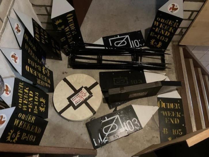 Wegbewijzering NL leger bivak, colonne oa tbv Nekaf, Laro, Verzamelen, Militaria | Algemeen, Landmacht, Overige typen, Nederland