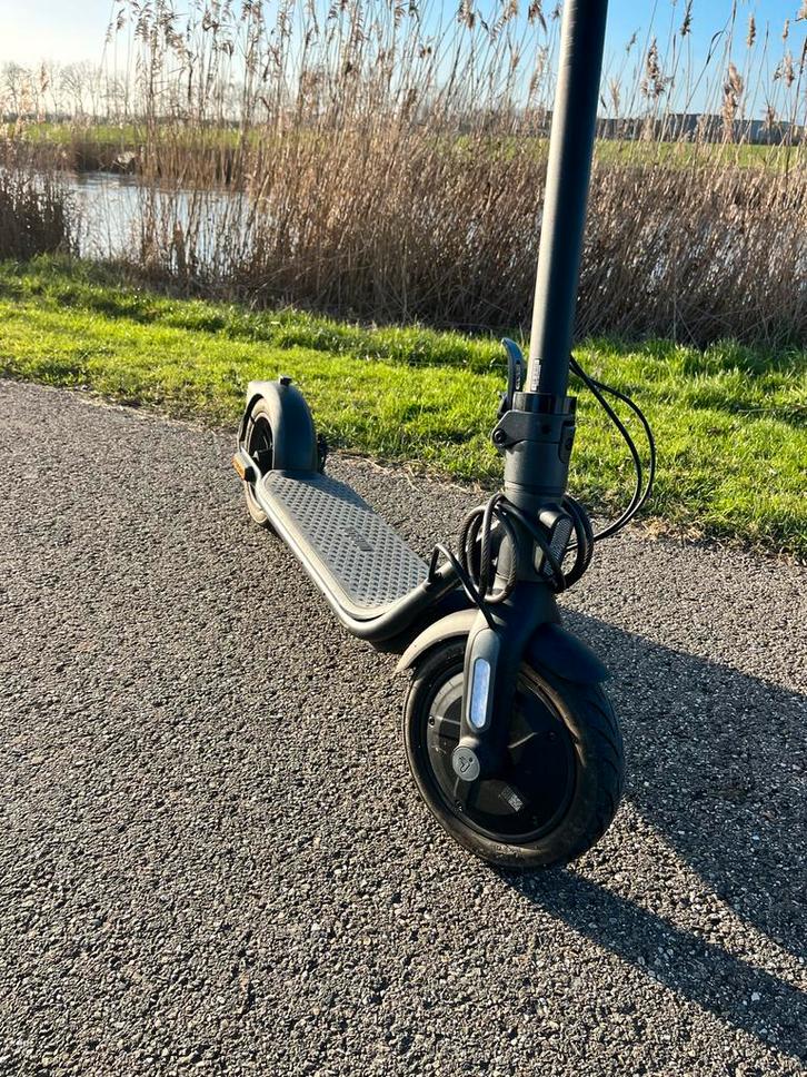 Segway Ninebot F25E Elektrische Step - Perfecte Staat!, Fietsen en Brommers, Steps, Zo goed als nieuw, Elektrische step (E-scooter)