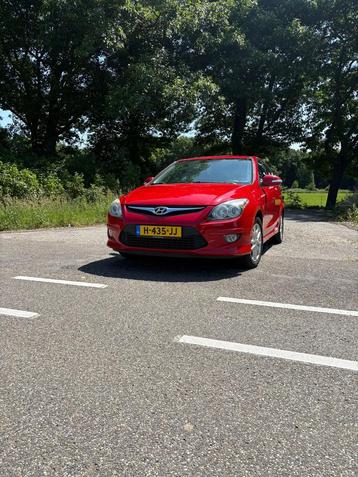 Hyundai i30 1.4 I Cvvt 5DR 2010 Rood beschikbaar voor biedingen