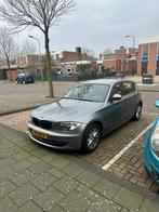 Moet weg! BMW 1-Serie 2.0 118I 5DR 2010 Grijs, Auto's, BMW, 1-Serie, 65 €/maand, 1995 cc, Zwart