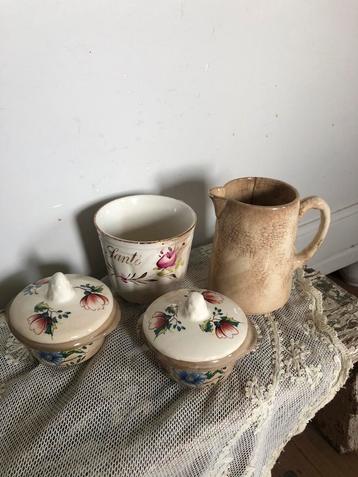 Oude beboterde servies delen ( 4)  beschikbaar voor biedingen