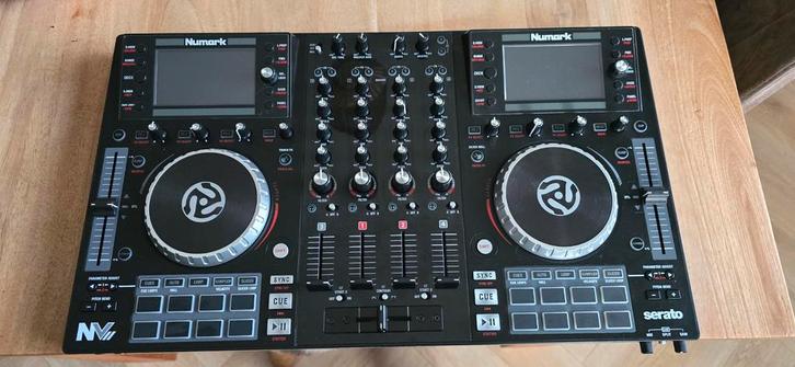 Numark NV II DJ Controller in Flightcase, Muziek en Instrumenten, Dj-sets en Draaitafels, Zo goed als nieuw, Dj-set, Numark, Ophalen of Verzenden