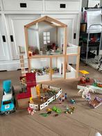 Poppenhuis met Playmobil inboedel., Kinderen en Baby's, Speelgoed | Poppenhuizen, Ophalen, Zo goed als nieuw, Poppenhuis
