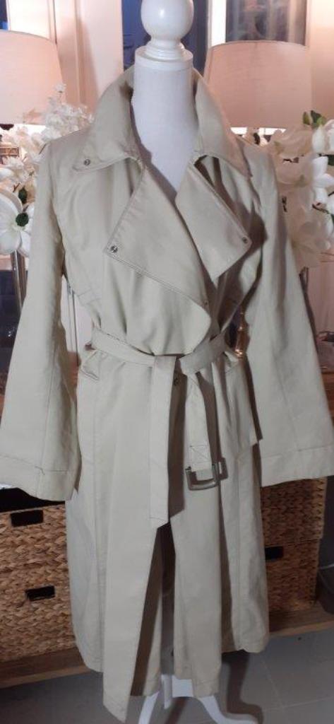 Licht-Beige trenchcoat Max Mara Rainware, 38-40/M., Kleding | Dames, Jassen | Winter, Zo goed als nieuw, Maat 38/40 (M), Beige