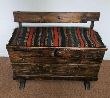 Prachtige originele authentieke koets- en dekenkist beschikbaar voor biedingen