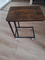 Bijzettafeltje op wieltjes - Handig & Stijlvol!, Huis en Inrichting, Tafels | Bijzettafels, Ophalen, Rechthoekig, Minder dan 55 cm