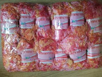 Nieuwe bollen wol, garen. Harig. Kleurtjes. 12 stuks. beschikbaar voor biedingen