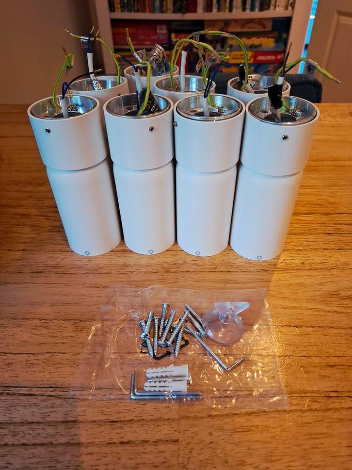 8x Qazqa Opbouwspotjes Wit GU10 - Zo Goed Als Nieuw, Huis en Inrichting, Lampen | Spots, Zo goed als nieuw, Plafondspot of Wandspot