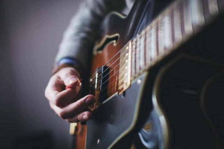 Gitaarles voor beginners in Etten-Leur, ook basgitaar, Diensten en Vakmensen, Muziekles en Zangles