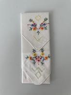 2 x romantische fijn katoenen zakdoekjes geborduurd. Nieuw., Antiek en Kunst, Curiosa en Brocante, Ophalen of Verzenden