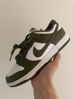 Nike Dunk Low ‘Olive’ 44.5, Kleding | Heren, Schoenen, Overige kleuren, Nike, Nieuw, Ophalen of Verzenden